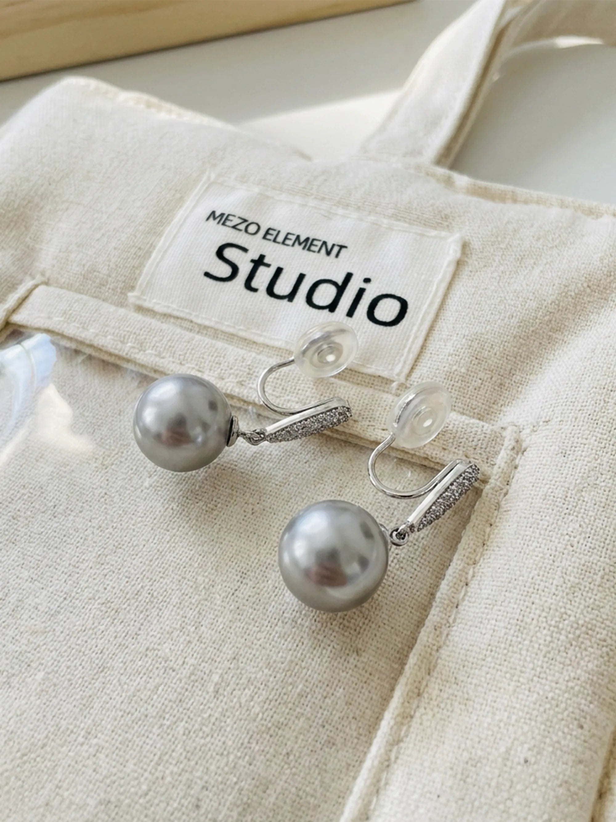 10 mm Elegant Gray Pearl-Style Earrings